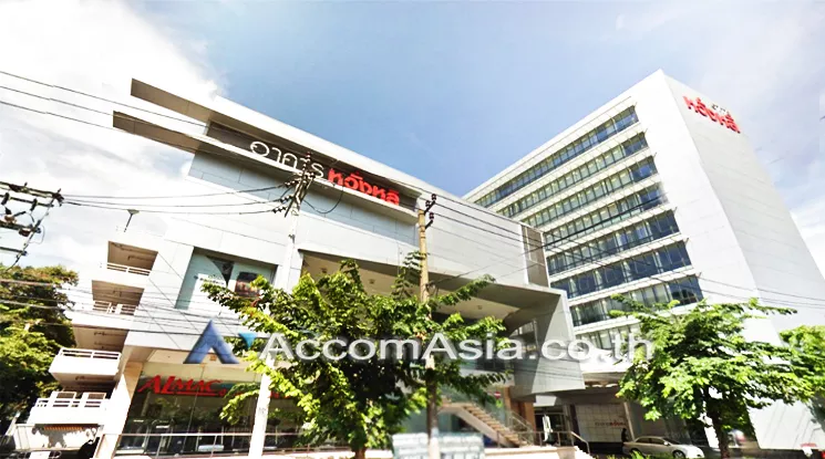  Office space For Rent in Silom, Bangkok  near BTS Surasak (AA10952)
